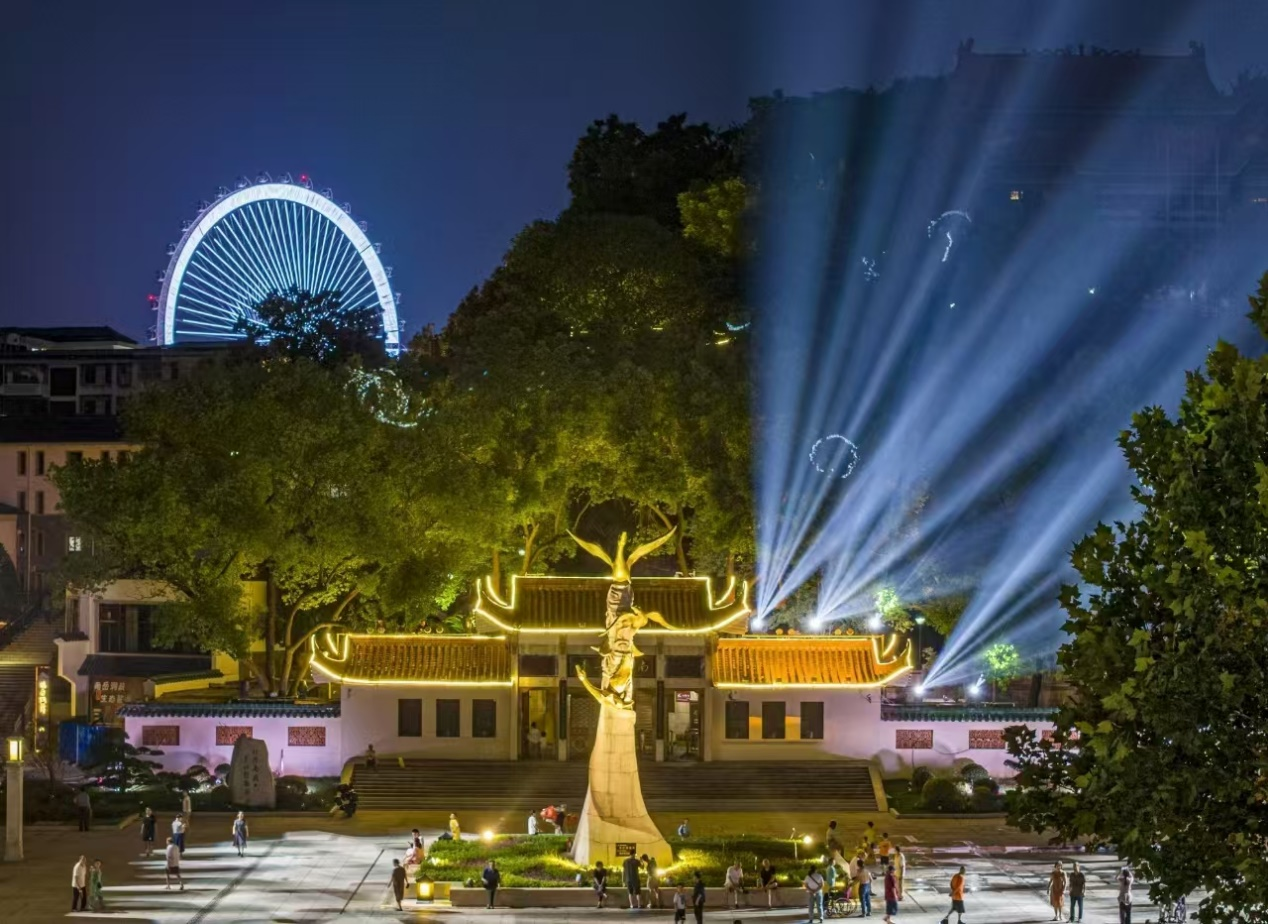 提质改造后的廻雁峰夜景 供图 雁峰区委宣传部