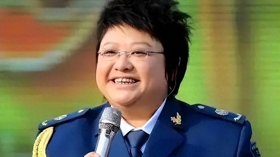 韩红曾自曝大学时是“校花”，看了她18岁的照片，我真的惊艳了！封面图