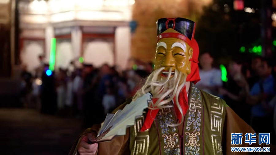 非遗快闪亮相万载古城。新华网发 黄敬富 摄