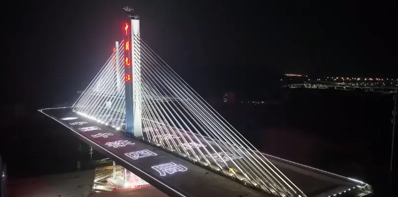 世界最大吨位转体斜拉桥九江快速路一期跨庐山站转体斜拉桥成功转体