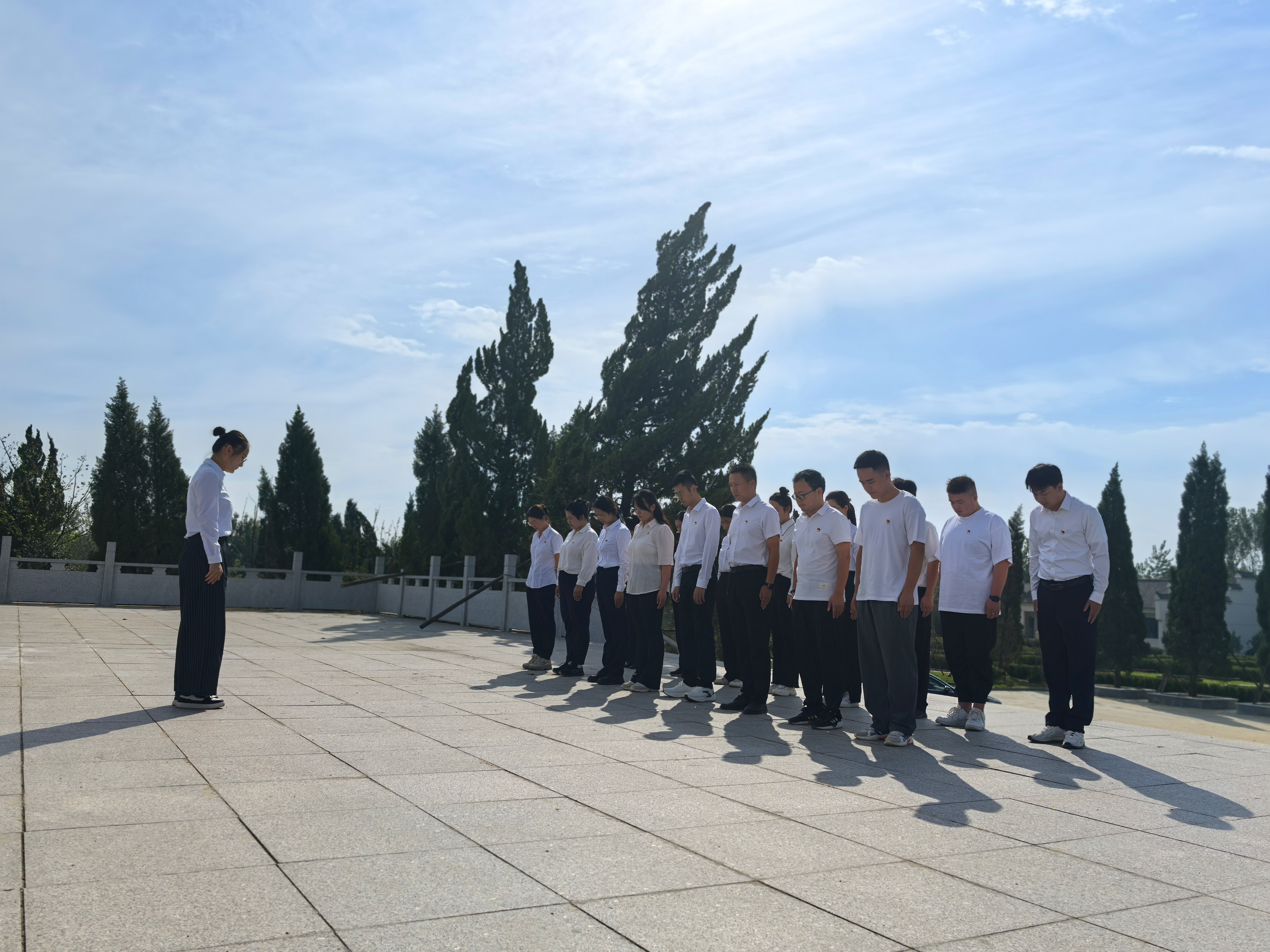 安徽定远仓镇开展“缅怀革命先烈 传承红色基因”烈士纪念日活动