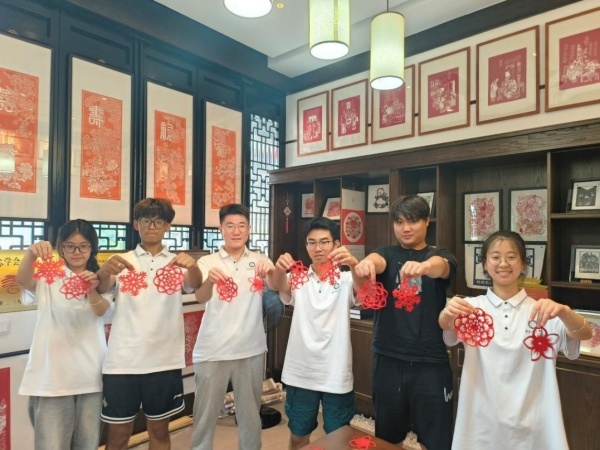 体验非遗徽州剪纸