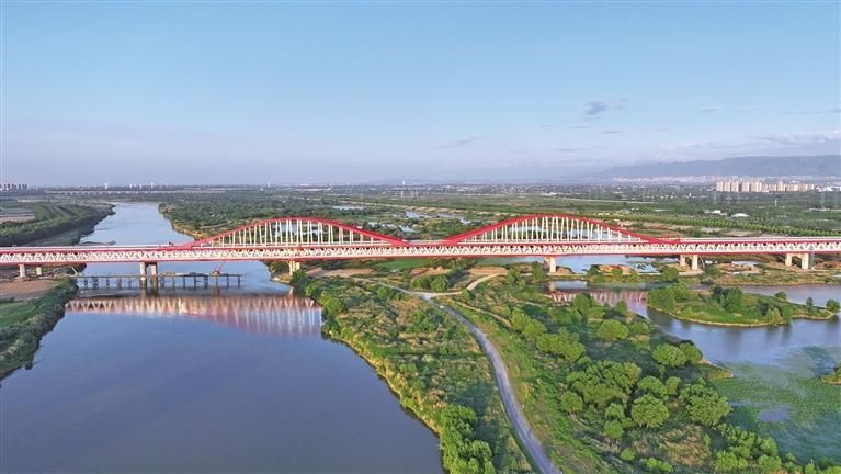 西安地铁十号线公轨合建桥(九月二十三日摄)。