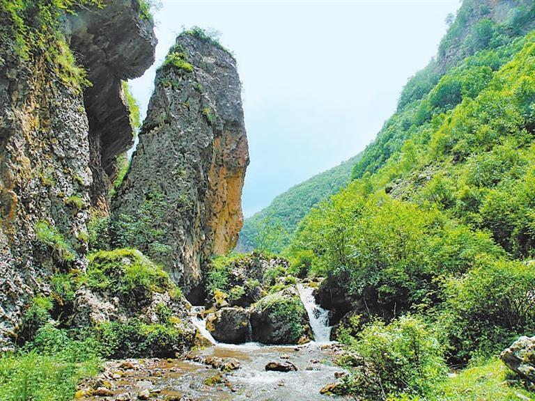 双石门风景区 （本版图片均为资料图）