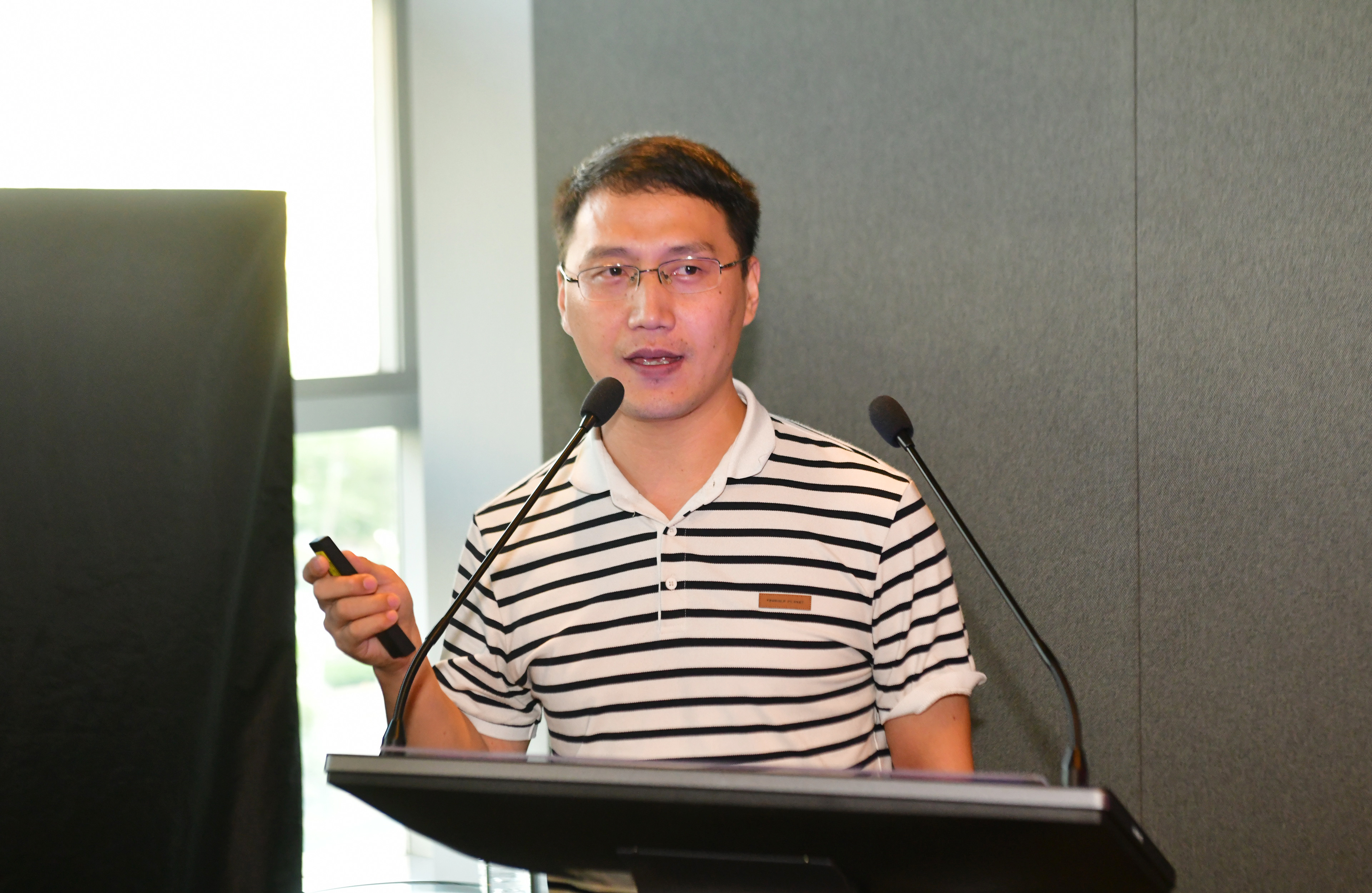 (香港在中国低空产业出海全球化的机会和作为-香港理工大学航空系助理教授文伟松无人机与卫星导航定位技术研究团队代表杨培文先生)