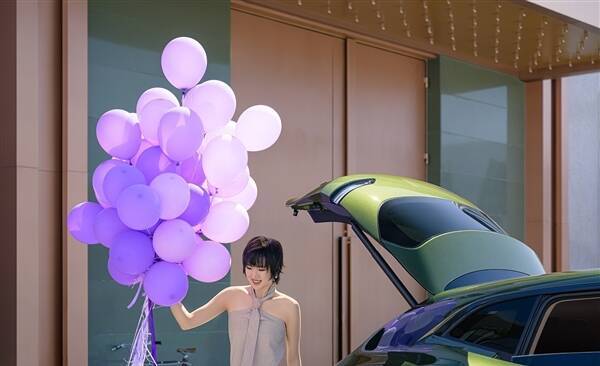 阿维塔07全球代言人姚安娜晒美图:人美车帅