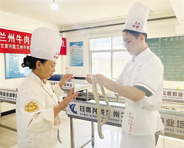 传授拉面技艺