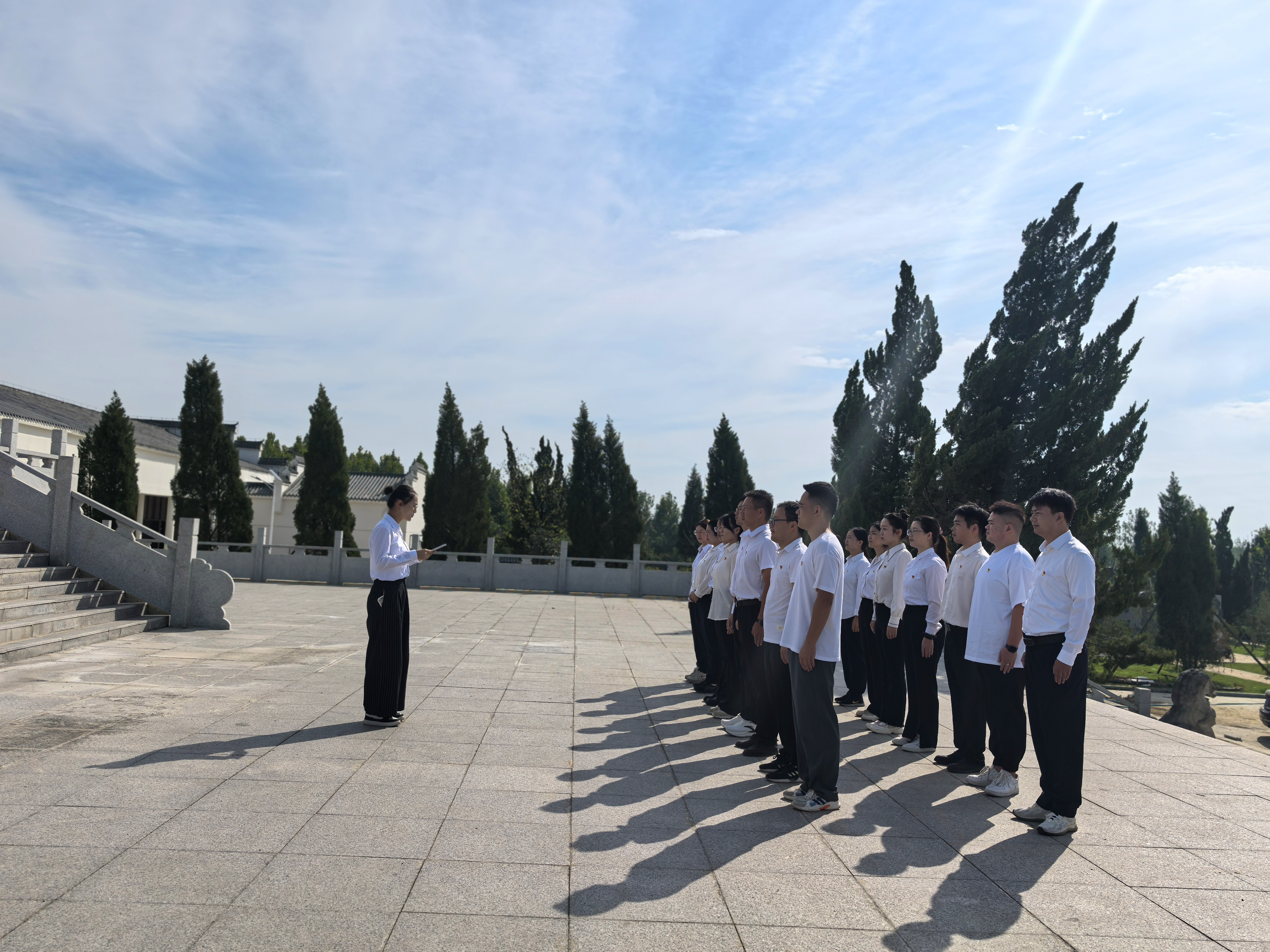 安徽定远仓镇开展“缅怀革命先烈 传承红色基因”烈士纪念日活动