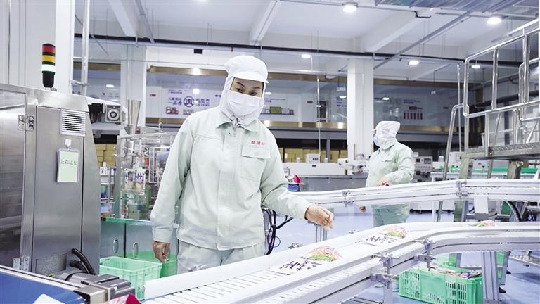 ▲产业园区里的生产包装线