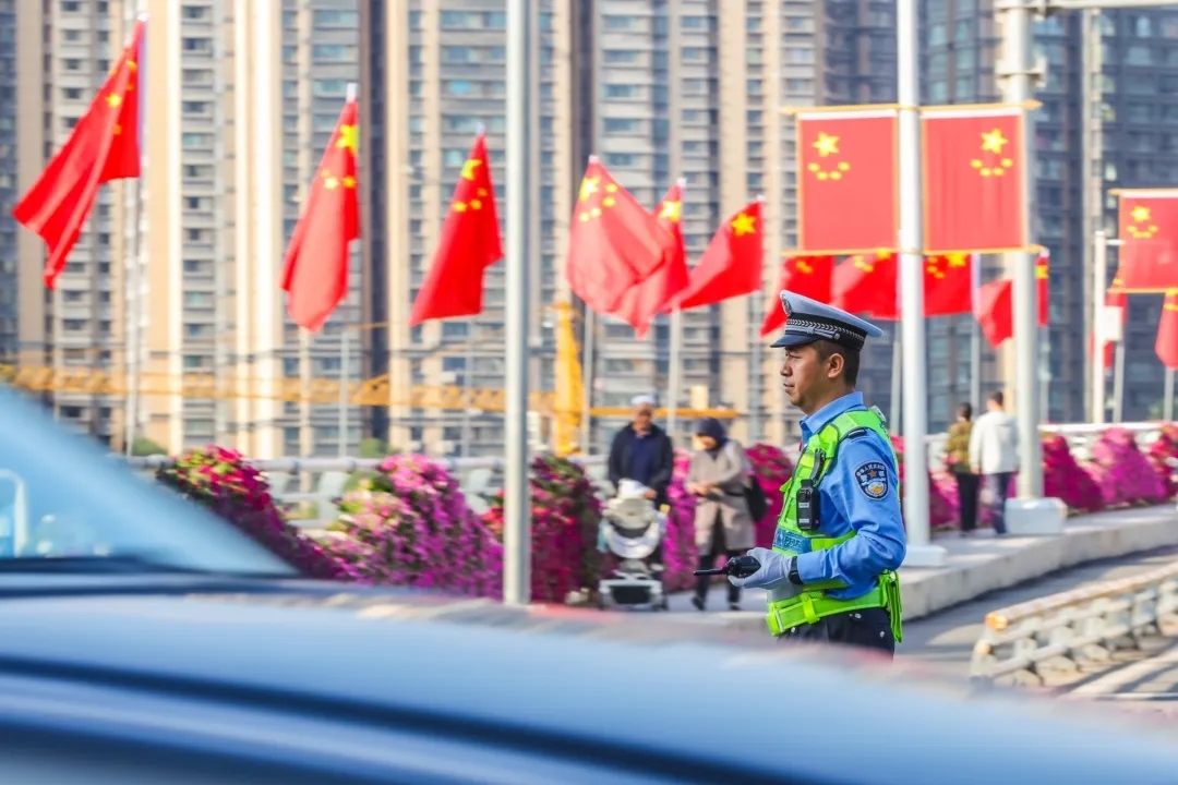民警执勤现场