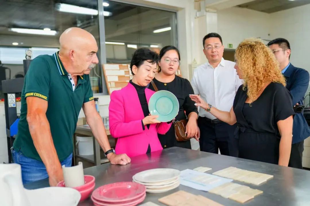 景德镇市代表团考察葡萄牙陶瓷装备企业