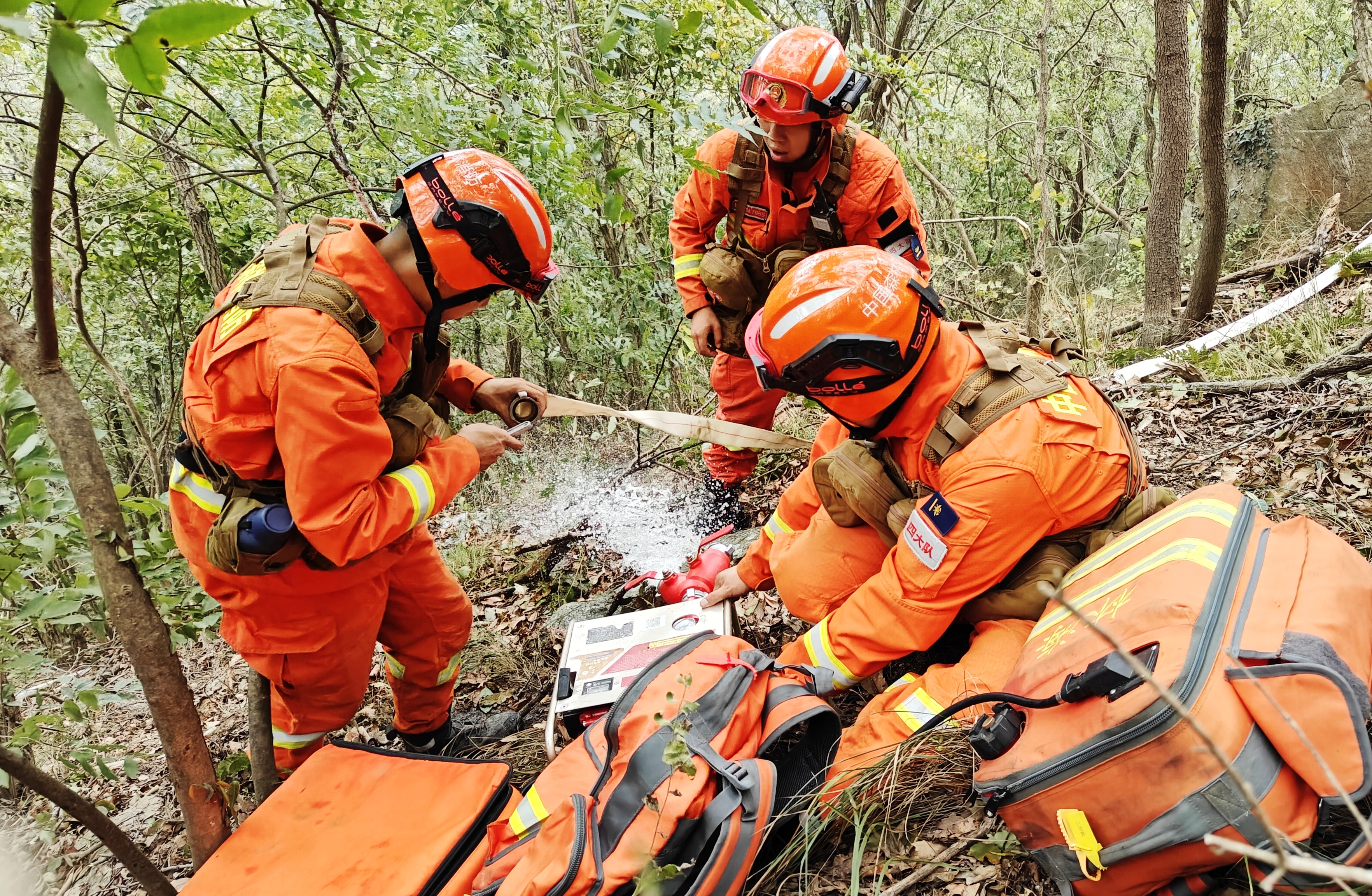 全力备战湖北秋冬森林防灭火 野外实战化演训锤炼救援本领 ——国家消防救援局湖北机动队伍2024年野外驻训成效显著
