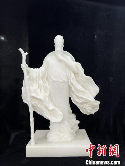 高英坡大师创作的《苏轼》。上海市人社局供图