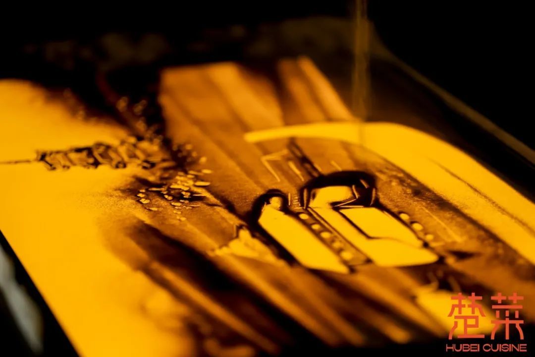 △沙画表演《寻味荆楚》