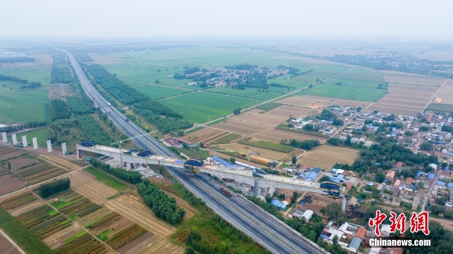 雄商高铁河北段最大跨度加劲连续梁拱成功合龙