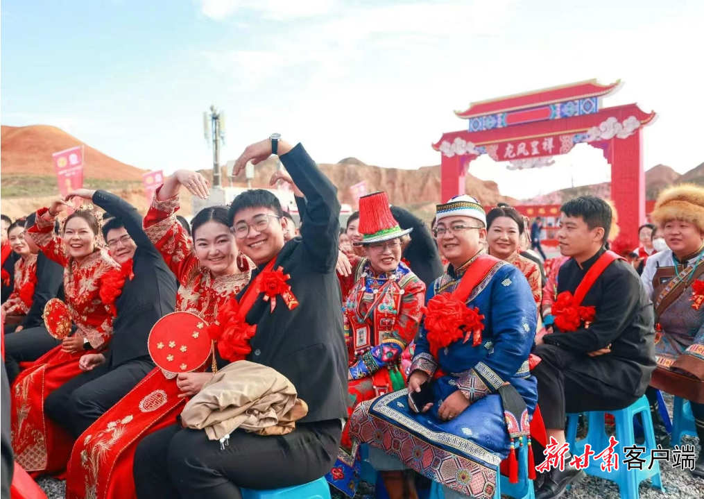 集体婚礼现场（省妇联供图）