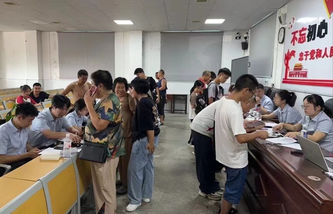 “指尖”上的金融服务真省心——农业银行益阳分行科技赋能助力开学季