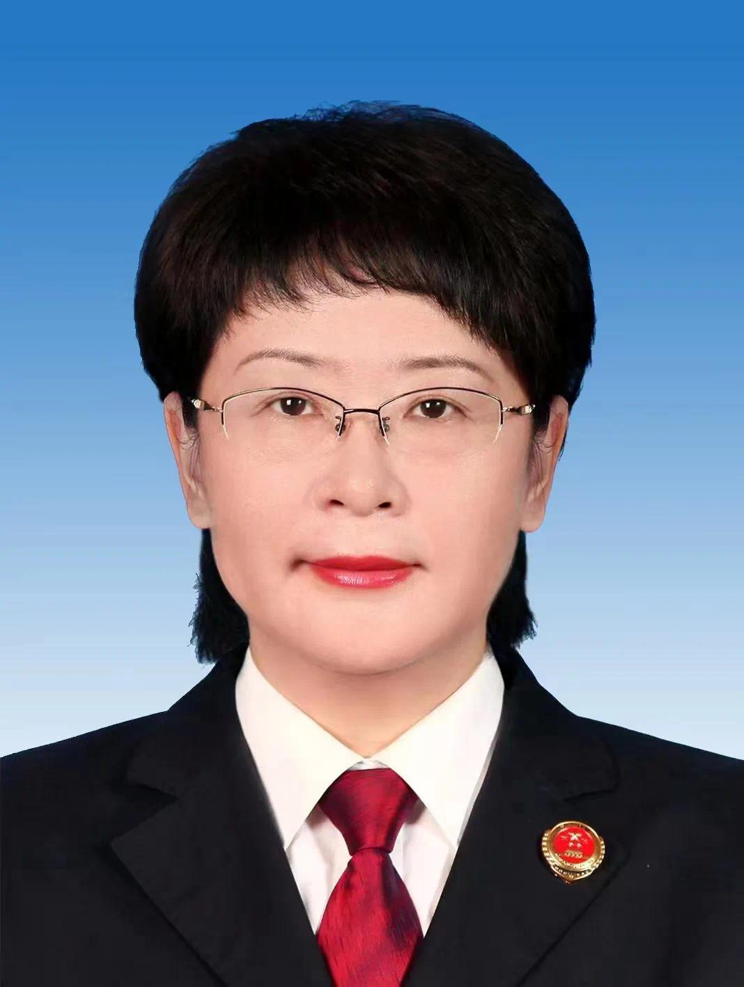 女干部 