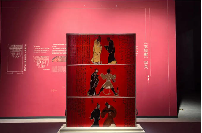 ▲“海昏侯——西汉刘贺墓出土文物展”展品孔子徒人图漆衣镜。