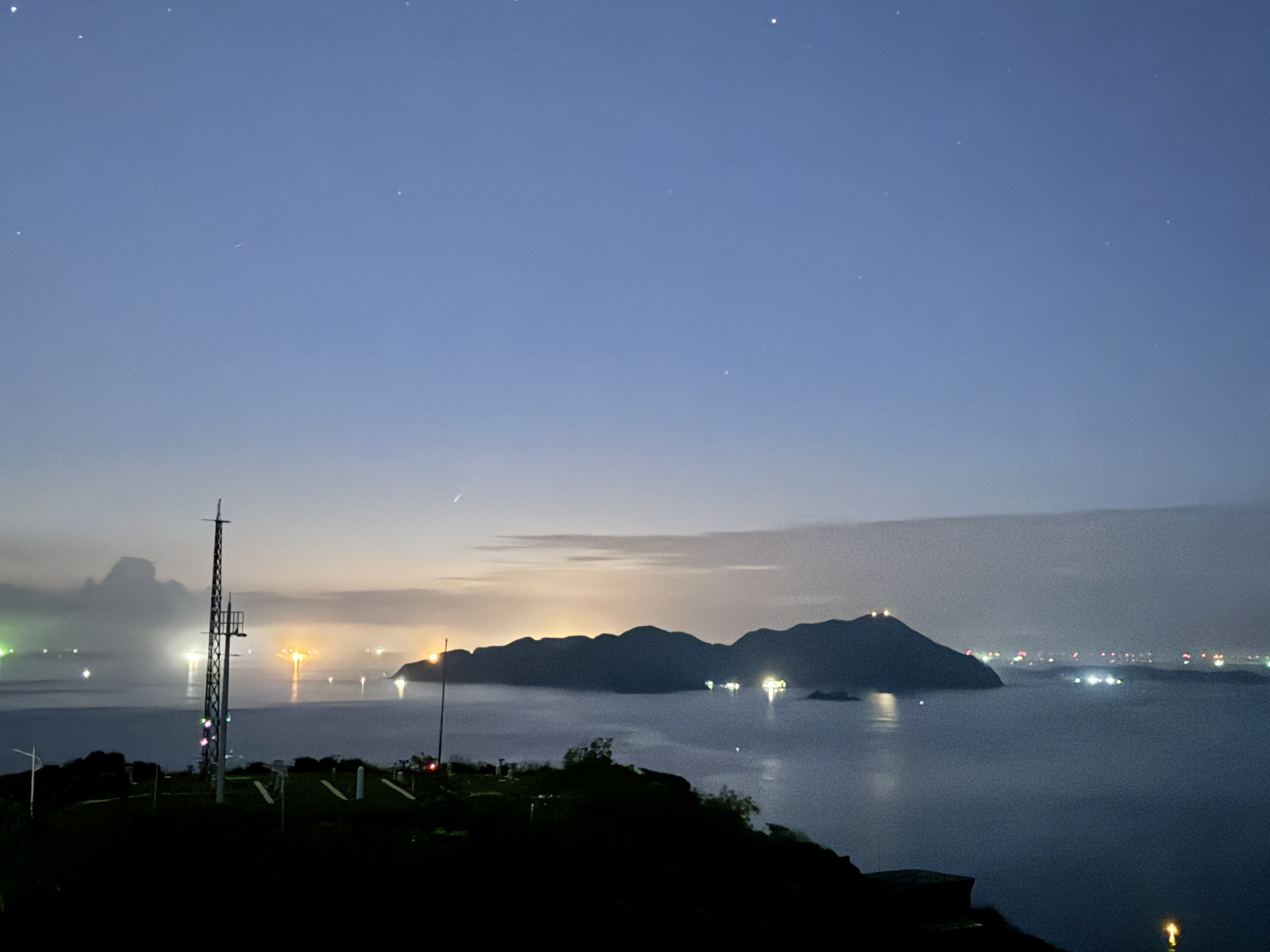 手机拍摄：拍摄参数：主摄像头24mm，光圈F1.78，ISO4000，单张4.8s 拍摄者：曾跃鹏