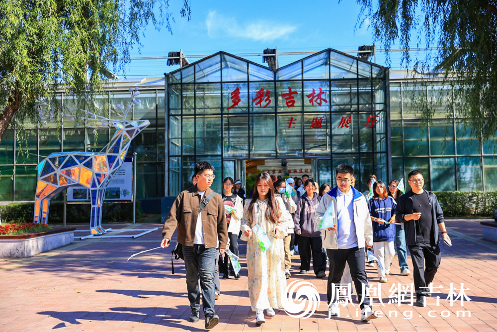 净月粉丝节在长春农博园参观。