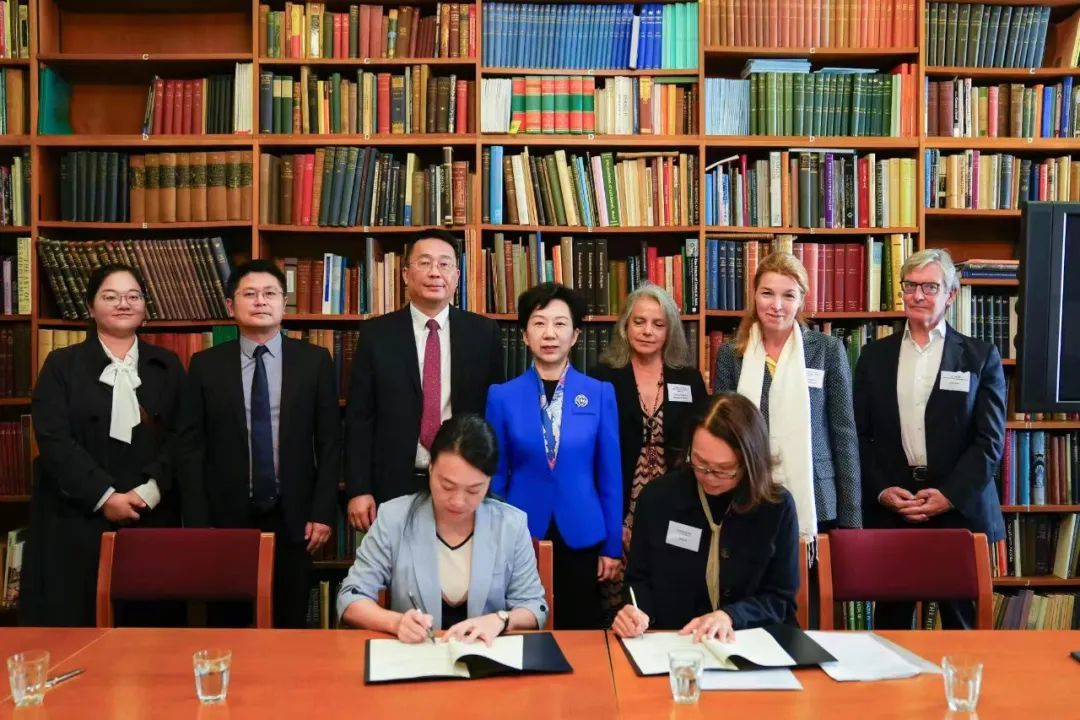英国东方陶瓷学会与国际瓷器研究联盟战略合作签约
