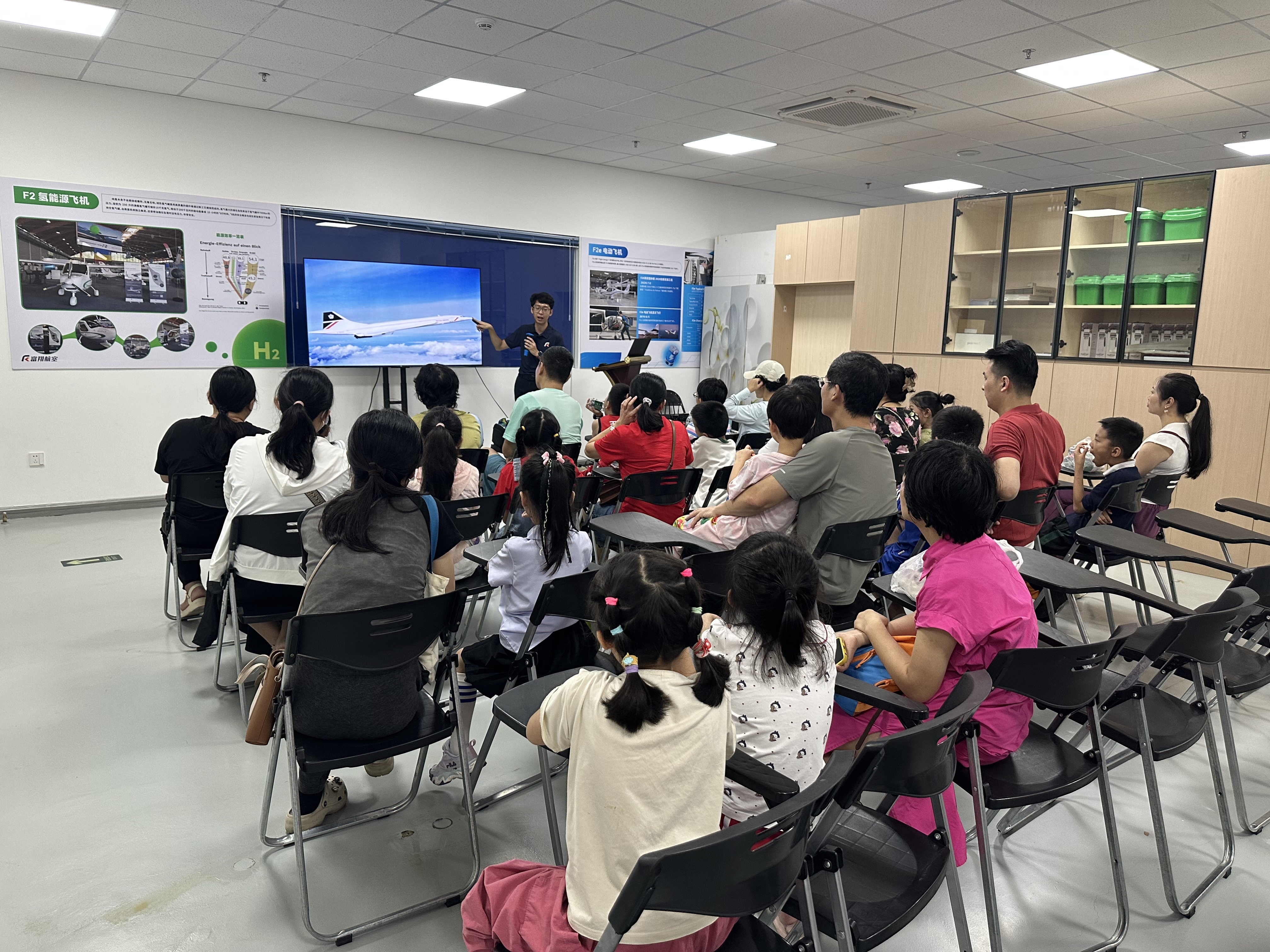 航空研学 逐梦“童”行——横岗:全国科普日暨深圳(龙岗)科普月活动深受欢迎
