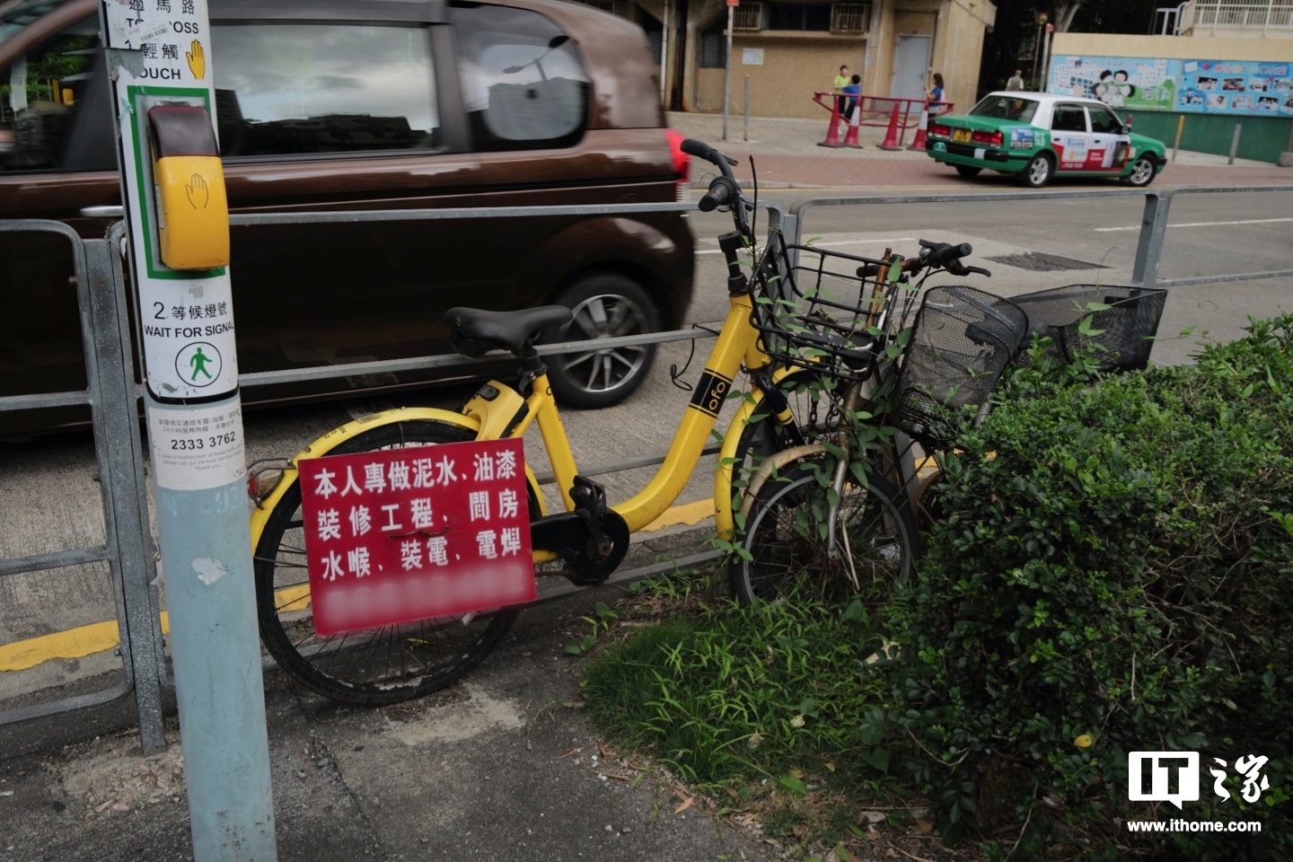 ▲ 包括 ofo 等已无法持继开展业务后的公司闲置的单车已沦为“广告板”
