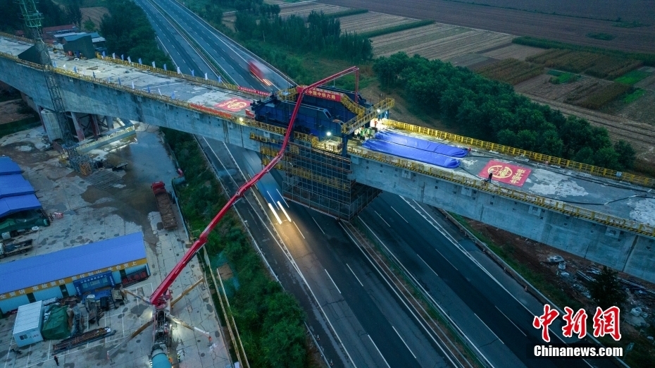 雄商高铁河北段最大跨度加劲连续梁拱成功合龙