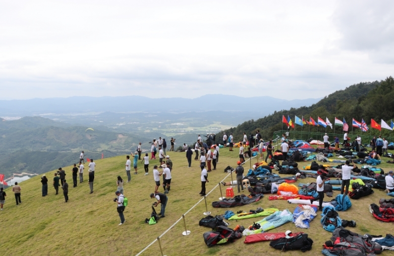 相约浮梁,尽情滑翔!2024中国国际滑翔伞公开赛开幕