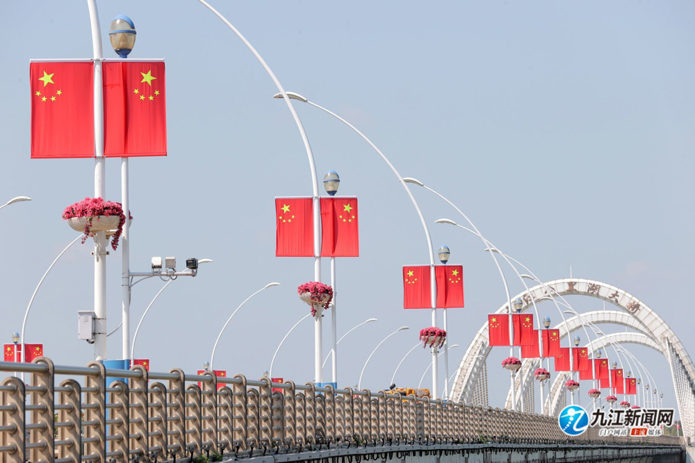 九江：满目中国红 国庆氛围浓（图）
