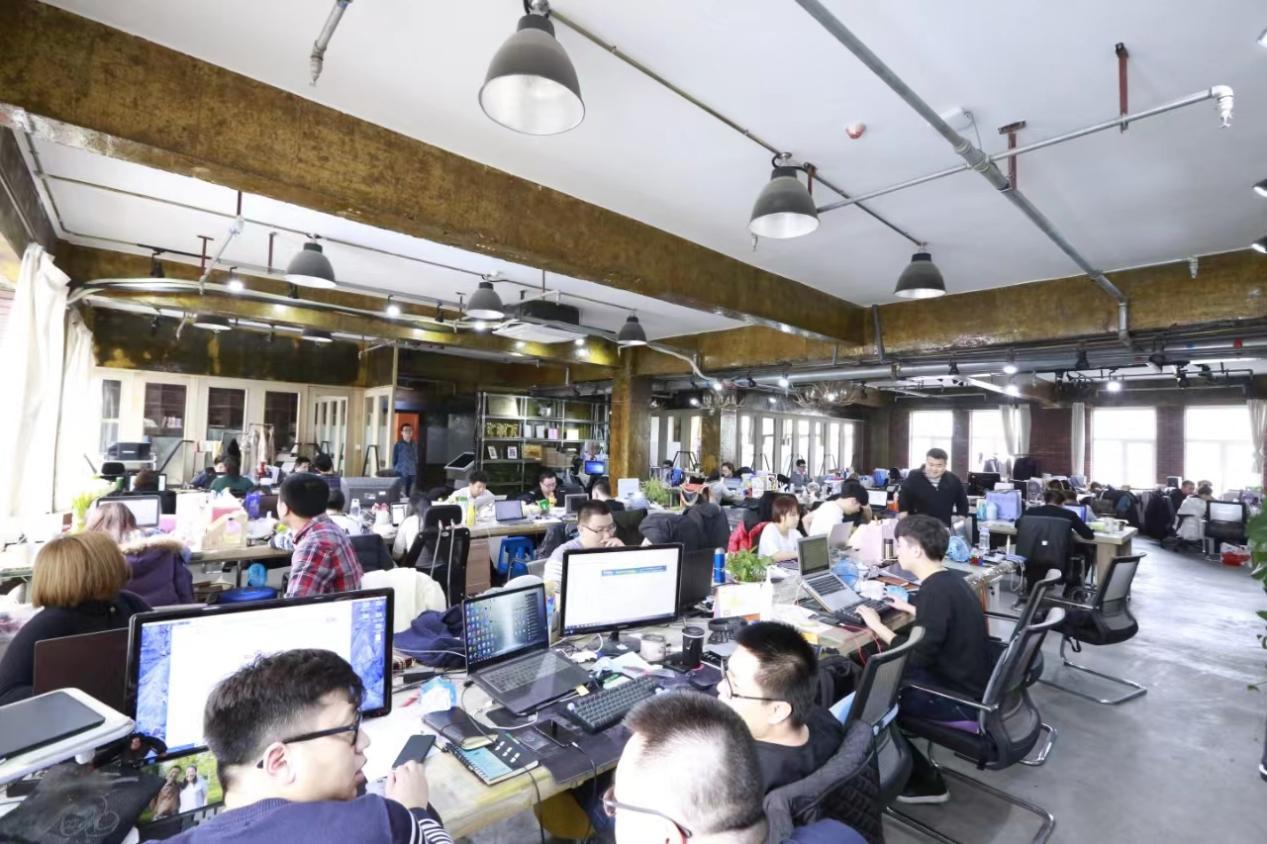 凤栖梧桐・人才新区 | 摆渡创新工场：聚微光以成星河