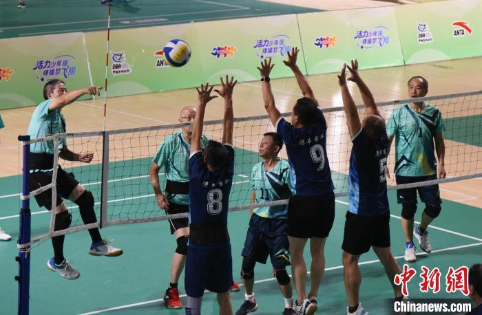 9月24日,第九届“中国最美乡村”气排球邀请赛在江西婺源县开赛,吸引了来自全国各地的109支队伍、1000余名运动员参赛。单长华 摄