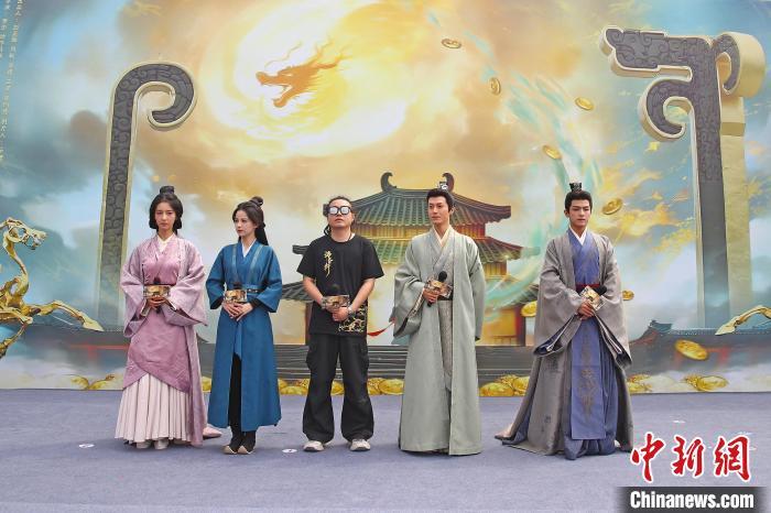 9月23日,网剧《海昏行》开机发布会在汉代海昏侯国遗址国家考古遗址公园举办。刘占昆 摄