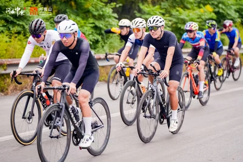 挑战自我 追梦嵩山  2024骑豫·问鼎中原自行车骑游大会举行