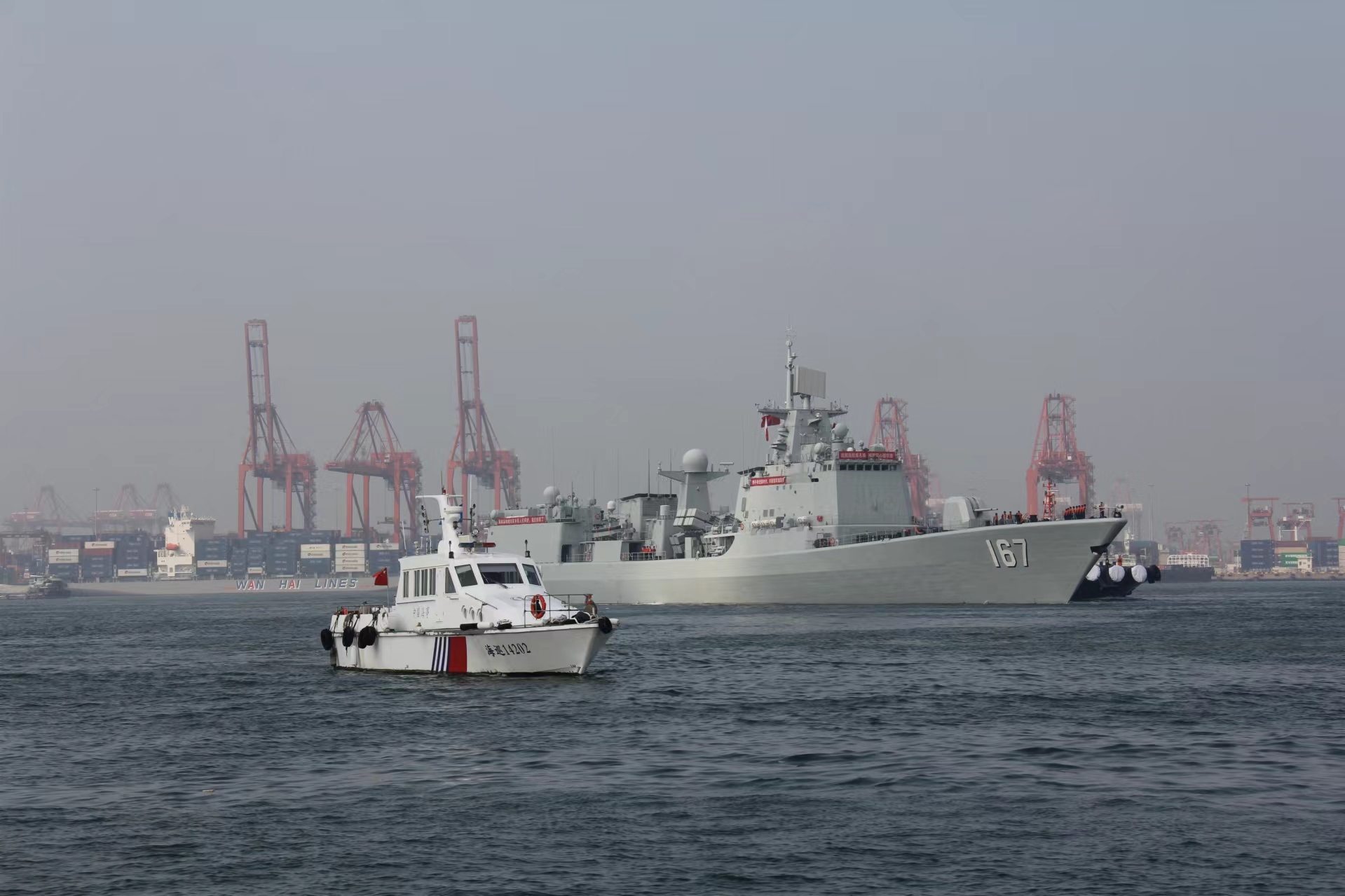 蛇口海事局圆满完成深圳舰回访深圳期间海上安全保障工作