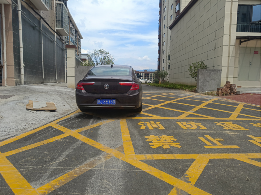 曝光！萍乡这些车辆乱停乱放 违法占用消防通道