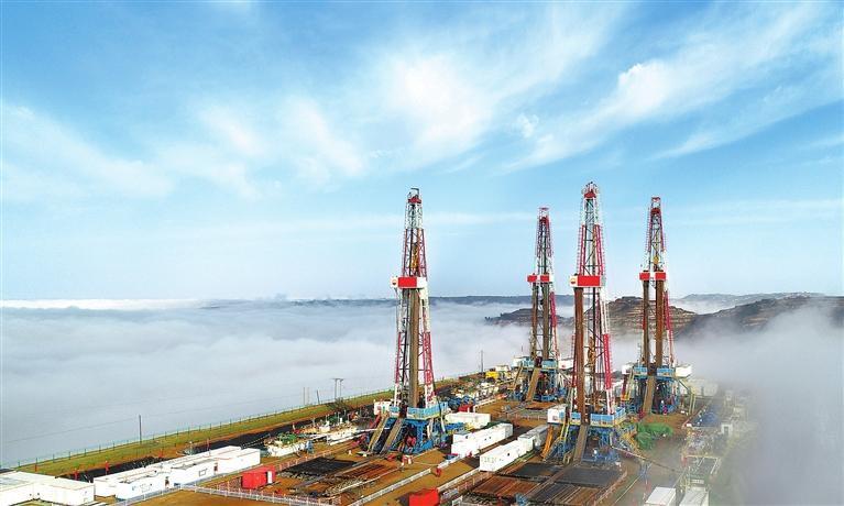 长庆油田华H100钻井现场　（资料图）
