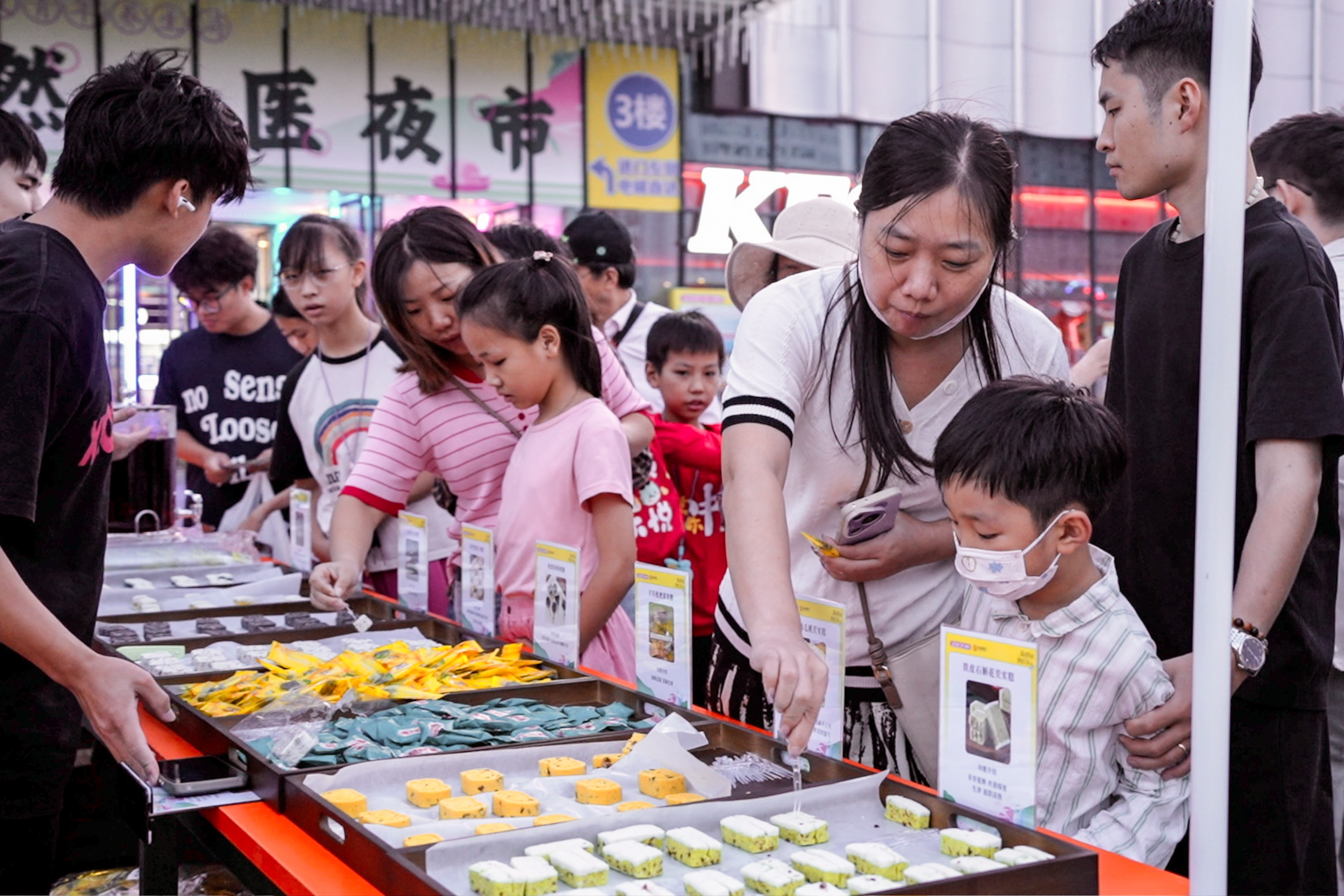 ▲中医药膳深受市民青睐。