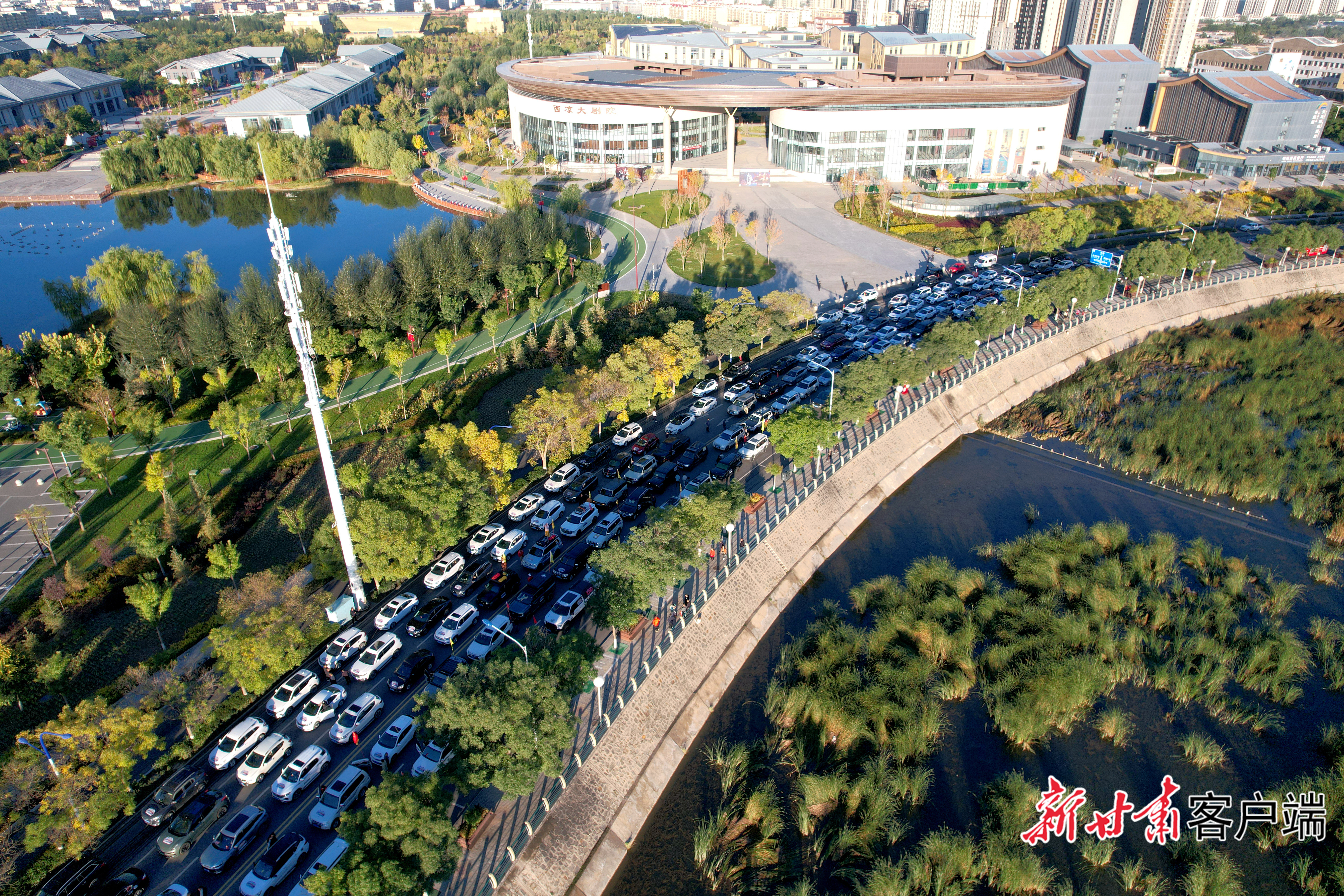 车队蓄势待发　新甘肃&middot;甘肃日报记者　金奉乾　摄