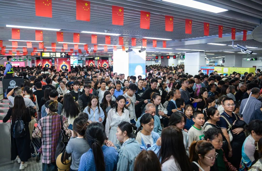 “一亿旅客已抵达南昌”……江西开启“人山人海”模式