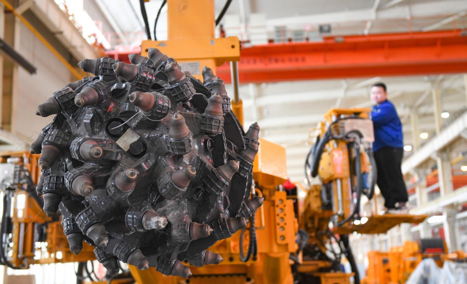 西安煤矿机械有限公司生产线。（资料图片） 记者窦翊明 摄