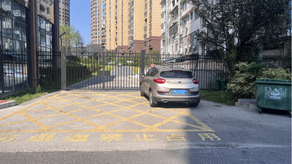 曝光！萍乡这些车辆乱停乱放 违法占用消防通道