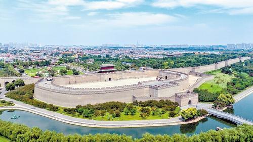 近日拍摄的正定古城南城门。本报记者 赵杰摄