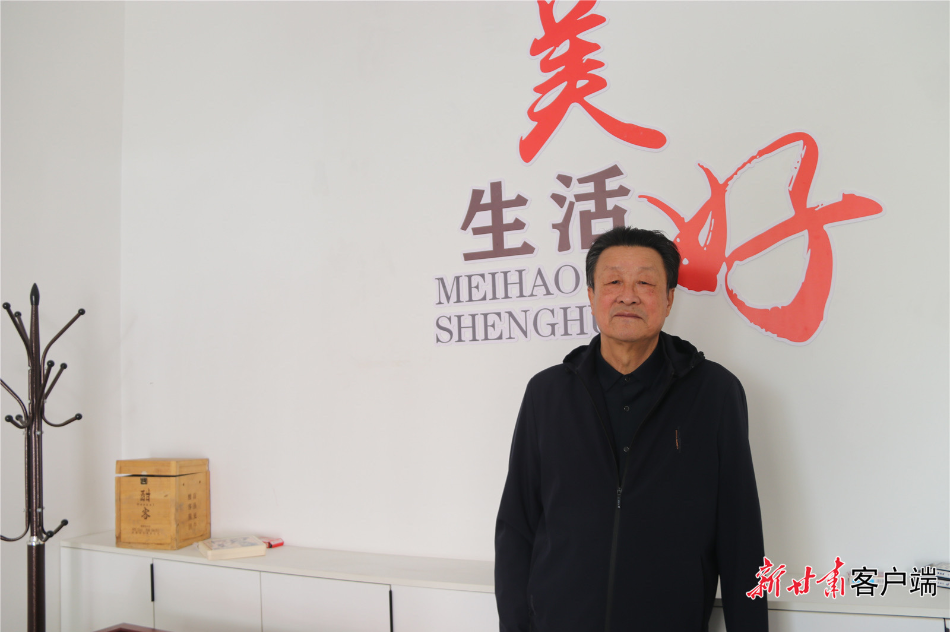 从炊事员到铁路医生 共和国同龄人将荣誉塞满3公文包