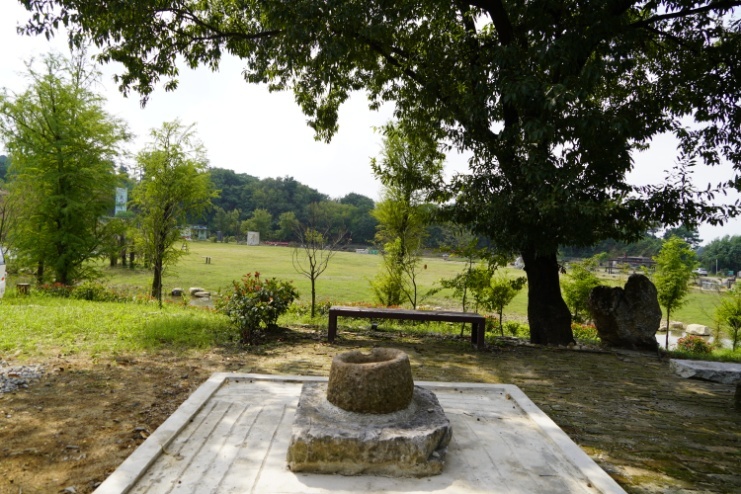 南京雨花石展践行“青山绿水”理念  “石头记”展览起底《红楼梦》