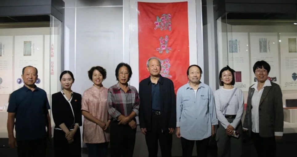 河间诗经文化研究会参观“穆如清风，诗韵狮城”沧州诗经文化展