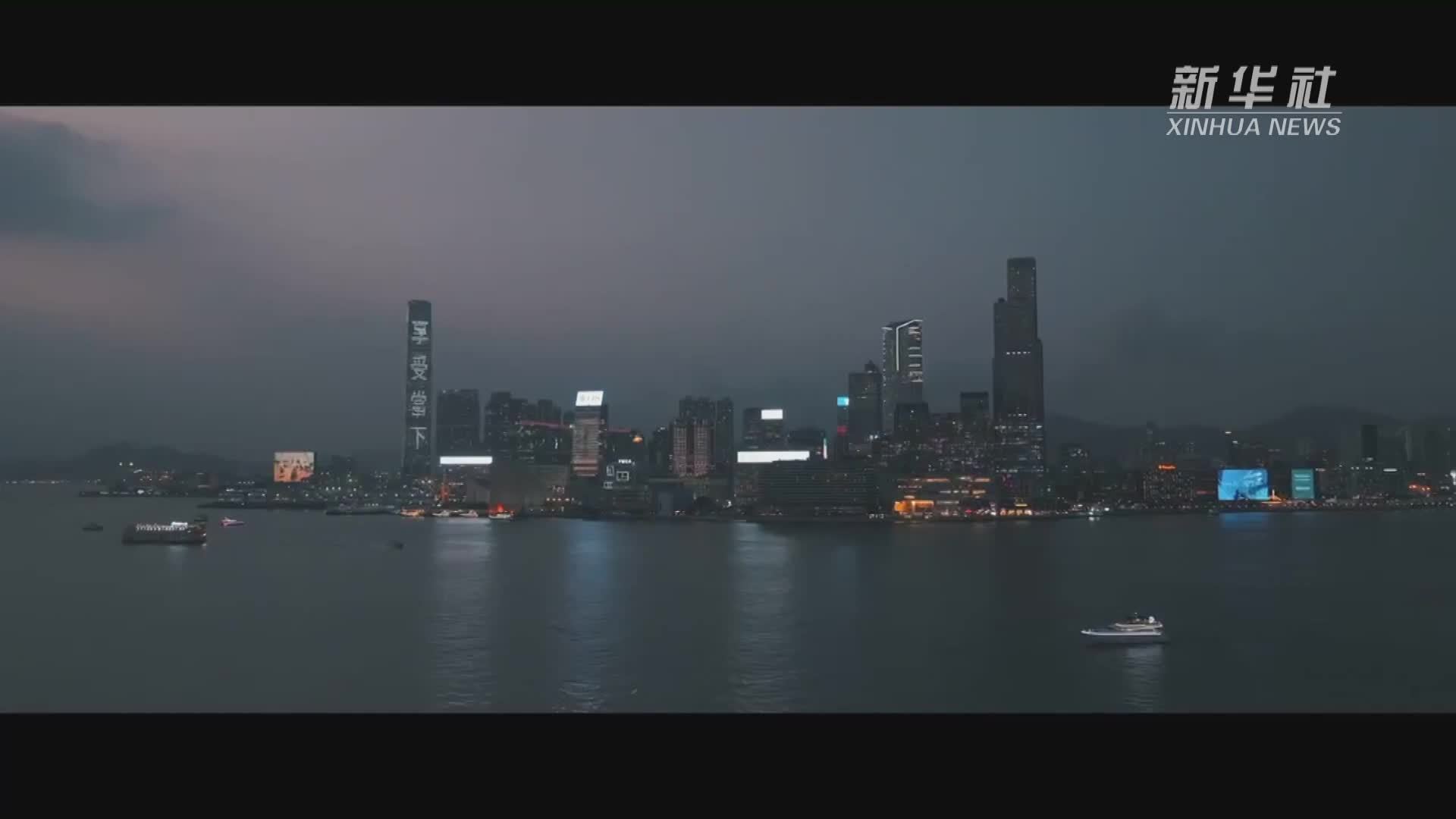 香港举办无人机表演喜迎国庆