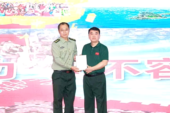 赵清林向徐州医科大学赠书
