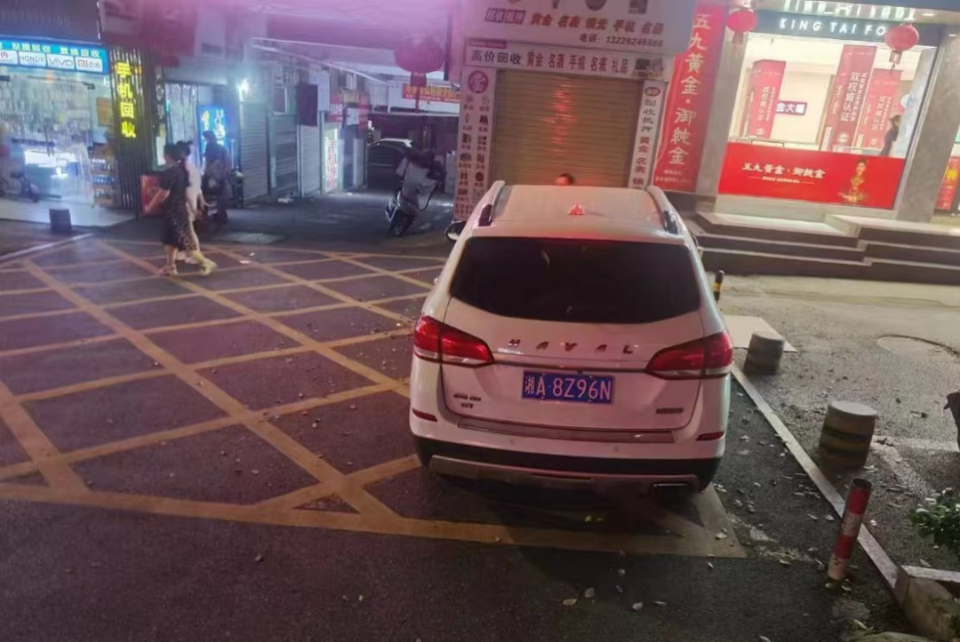 曝光！萍乡这些车辆乱停乱放 违法占用消防通道